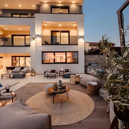 Luxury Mikolina Vila