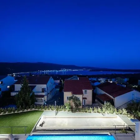 Luxury Mikolina Vila *